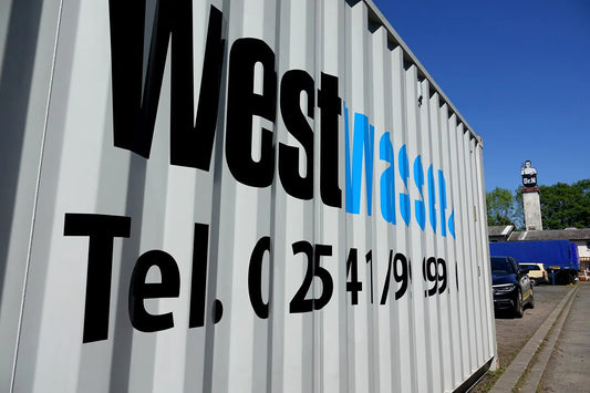 Beschriftung eines Seecontainers
